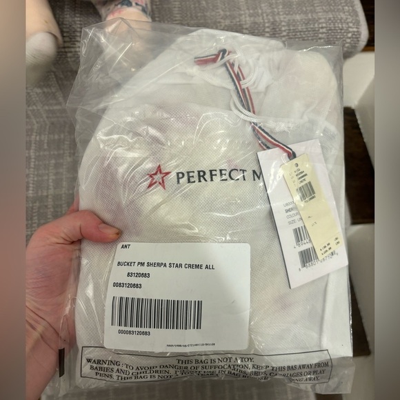 NWT Perfect Moment Sherpa Star Bucket Hat - Picture 3 of 4